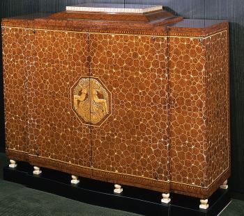 Halbschrank, Amboinaholz, Elfenbein, Emile-Jacques Ruhlmann © © Badisches Landesmuseum Halbschrank, Amboinaholz, Elfenbein, Emile-Jacques Ruhlmann © © Badisches Landesmuseum