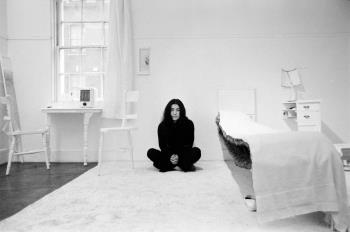 Yoko Ono in HALF-A-ROOM, 1967 © Clay Perry / Kunstwerk © Yoko Ono Yoko Ono in HALF-A-ROOM, 1967 © Clay Perry / Kunstwerk © Yoko Ono