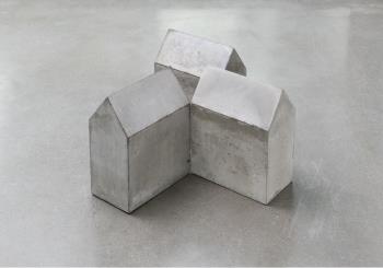 Hubert Kiecol, ``Alter Hof``, 1985, 3 parts, each 26 x 11,5 x 21 cm © Photo: Wolfgang Günzel Hubert Kiecol, ``Alter Hof``, 1985, 3 parts, each 26 x 11,5 x 21 cm © Photo: Wolfgang Günzel