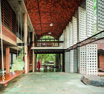 Dachkonstruktionen aus Terrakotta-Elementen sparen Stahl und Zement. Anupama Kundoo: Wall House, Auroville, 2000 © Foto: Javier Callejas Dachkonstruktionen aus Terrakotta-Elementen sparen Stahl und Zement. Anupama Kundoo: Wall House, Auroville, 2000 © Foto: Javier Callejas