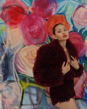 Helena Doerfel, Jungle roses, 2025 200x180cm, Kollektion P. Müller © Galerie petitparis Helena Doerfel, Jungle roses, 2025 200x180cm, Kollektion P. Müller © Galerie petitparis