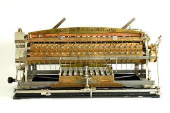 Die originale direktmultiplizierende Rechenmaschine (1889) von Léon Bollée aus dem Musée de Tessé in Le Mans, Frankreich. © Arithmeum   &copy;  Arithmeum, Bonn