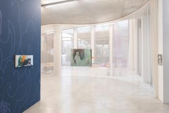 Javkhlan Ariunbold: May even the night receive lights, 2026 Wandmalerei, Kiss, 2026 Öl auf Holz. Rasha Omar, Awaiting Something, 2025, Öl, Acryl, Kohle auf Leinwand  &copy;  Jens Franke