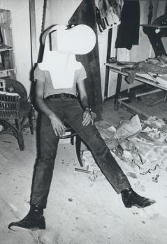 Walter Pichler, TV-Helm (Tragbares Wohnzimmer), 1967/2022  &copy;  Courtesy Galerie Krinzinger und Walter Pichler, © Nachlass Walter Pichler